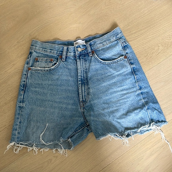Zara Denim Cut Off Shorts Size 6 - Picture 1 of 2